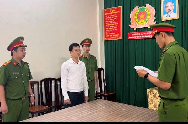 Công an TP.HCM thông tin về việc khởi tố Đặng Anh Quân, Đặng Thị Hàn Ni và Trần Văn Sỹ - Anh 1