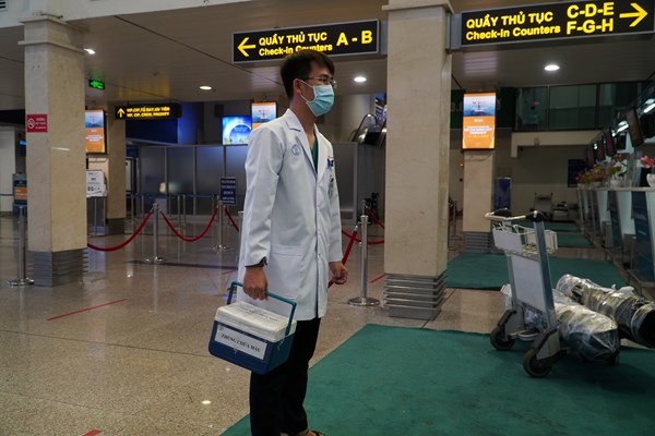 “Nghẹt thở” ca ghép tạng xuyên Việt - Anh 2