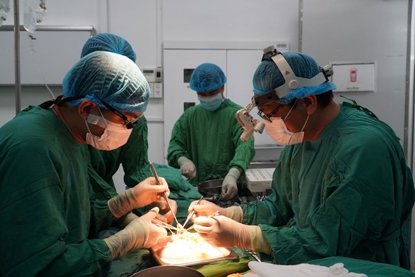 “Nghẹt thở” ca ghép tạng xuyên Việt - Anh 3