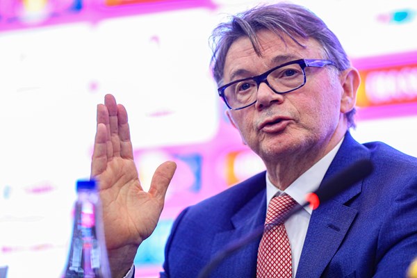 HLV Philippe Troussier: “Mục tiêu của tôi là nâng tầm, cải thiện thứ hạng của BĐVN” - Anh 3