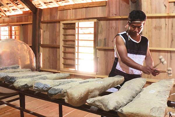 Bảo tồn và phát huy giá trị đàn đá Khánh Sơn - Anh 1