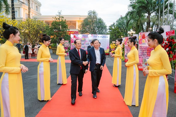 Kỷ niệm ngày Thầy thuốc Việt Nam 27.2: Bí quyết trẻ lâu của một thầy thuốc ưu tú - Anh 1