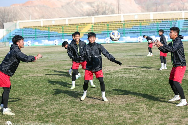 U20 Việt Nam tập buổi đầu tiên tại nơi diễn ra giải U20 châu Á - Anh 1