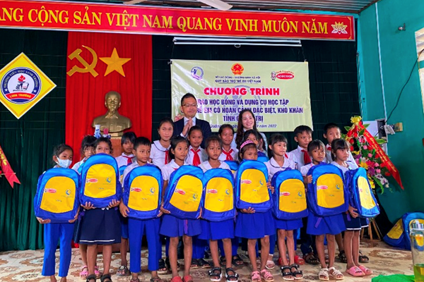 Hơn 30.000 lượt trẻ khó khăn được hỗ trợ học tập và tăng khẩu phần ăn - Anh 2