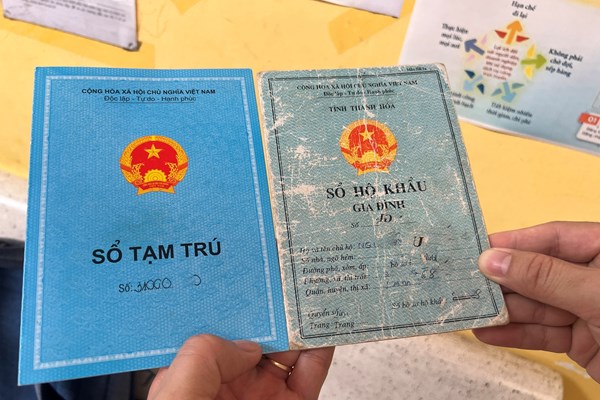 Thủ tướng yêu cầu chấn chỉnh thực hiện quy định liên quan đến bỏ sổ hộ khẩu, sổ tạm trú giấy - Anh 1