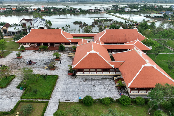 Dâng hương kỷ niệm 117 năm ngày sinh cố Thủ tướng Phạm Văn Đồng - Anh 2