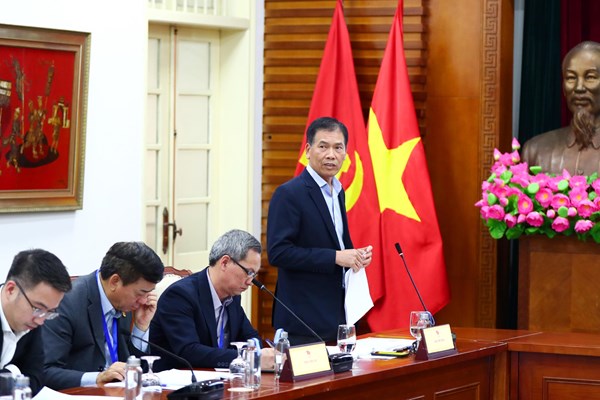 Bộ trưởng Nguyễn Văn Hùng: 