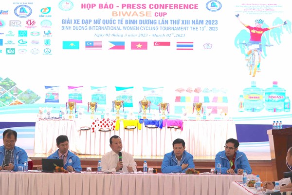 Xe đạp nữ Việt Nam chuẩn bị cho SEA Games 32 - Anh 1