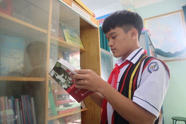 Cậu học trò vùng cao yêu môn Lịch sử - Anh 2