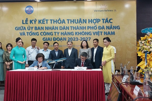 Lễ ký kết thỏa thuận hợp tác giữa UBND TP Đà Nẵng và Vietnam Airlines - Anh 1