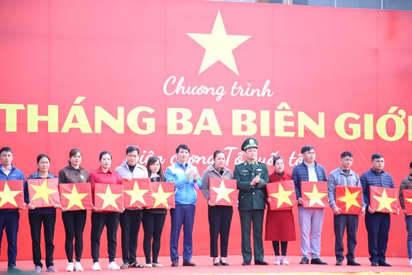 Nhiều hoạt động ý nghĩa trong chương trình “Tháng Ba biên giới” - Anh 2