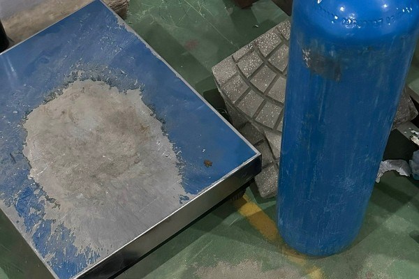 Đà Nẵng triệt phá nhiều tụ điểm kinh doanh khí cười N2O - Anh 2