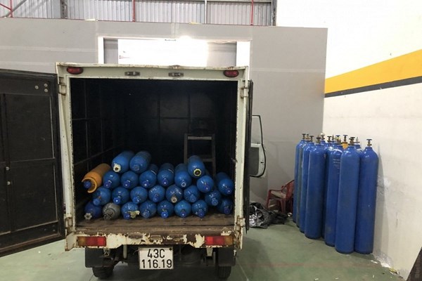 Đà Nẵng triệt phá nhiều tụ điểm kinh doanh khí cười N2O - Anh 1