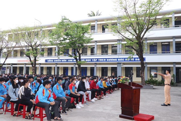 Đẩy mạnh công tác tuyên truyền, giáo dục an toàn giao thông trong trường học - Anh 2