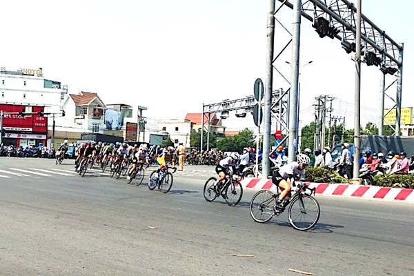 Khởi tranh Giải xe đạp nữ Quốc tế Bình Dương 2023 - Anh 1