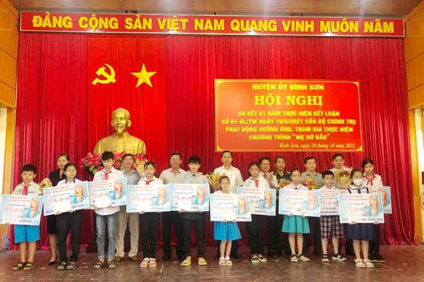 Ấm áp từ chương trình “Mẹ đỡ đầu” - Anh 2