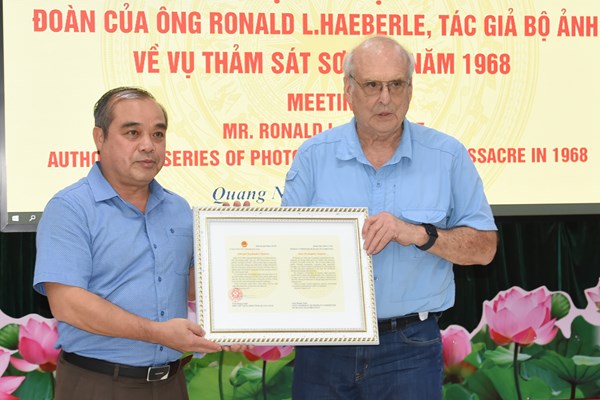 Quảng Ngãi: Làm việc với tác giả Ronald L.Haeberle về bộ ảnh vụ thảm sát Sơn Mỹ - Anh 2