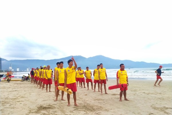 Đà Nẵng: Đảm bảo an toàn cho người dân, du khách tại các bãi biển - Anh 2