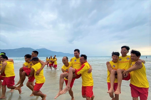 Đà Nẵng: Đảm bảo an toàn cho người dân, du khách tại các bãi biển - Anh 3