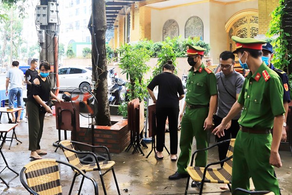 Hà Nội: Xử lý nghiêm hành vi lấn chiếm lòng đường, hè phố từ ngày 21.3 - Anh 1