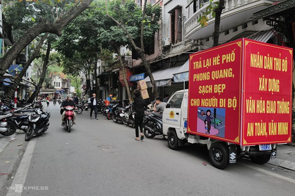 Hà Nội “đòi lại” vỉa hè, nơi làm quyết liệt, nơi thờ ơ - Anh 1