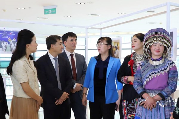 Ghi nhận những công lao to lớn của đội ngũ các cô đỡ thôn bản - Anh 2