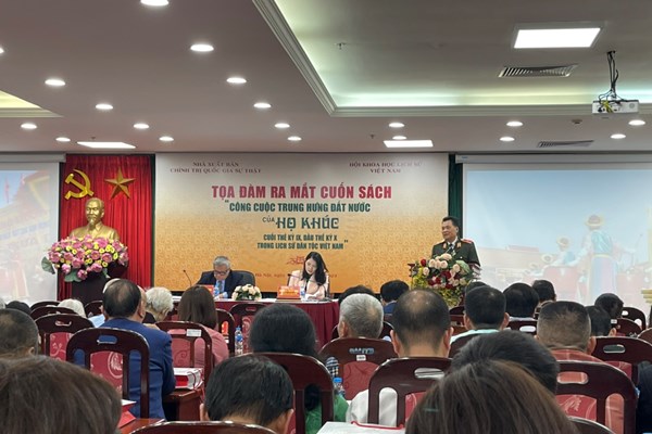 Tọa đàm ra mắt sách về công cuộc trung hưng đất nước của họ Khúc - Anh 1