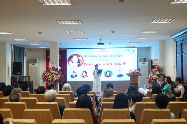 Ra mắt “Tình yêu vĩnh cửu” của nhà văn Trần Thiên Hương - Anh 1