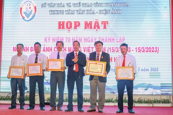Khánh Hoà: Gặp mặt kỷ niệm 70 năm thành lập ngành Điện ảnh Việt Nam - Anh 3
