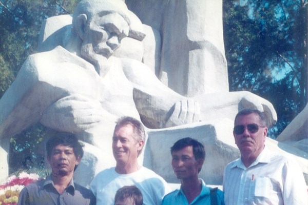 Tưởng niệm 55 năm ngày 504 người dân Sơn Mỹ bị thảm sát (16.3.1968 - 16.3.2023): Ký ức về những người lính Mỹ cứu thường dân - Anh 2
