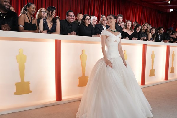 Thời trang thảm đỏ Oscar 2023 - Anh 27