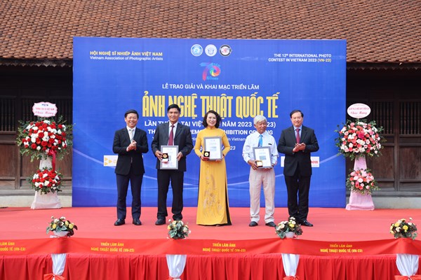 Lễ trao giải và khai mạc Triển lãm Cuộc thi Ảnh nghệ thuật quốc tế - Anh 2