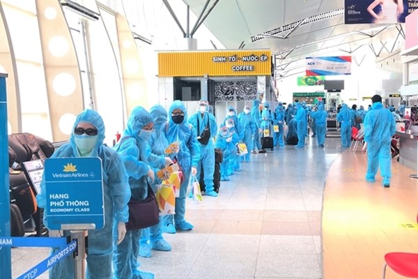 Khởi tố nguyên cán bộ đại sứ quán và 8 bị can trong vụ án xảy ra tại Bộ Ngoại giao - Anh 1