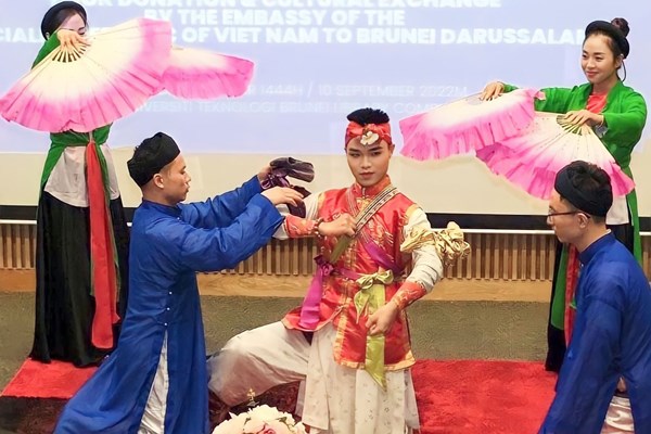 Gen Z “giữ lửa” nghệ thuật truyền thống - Anh 1
