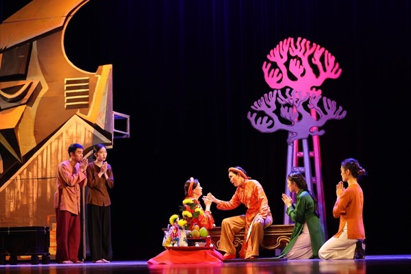 Soi đường cho nền sân khấu phát triển - Anh 1