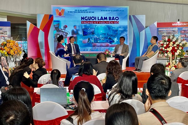 Người làm báo trong kỷ nguyên số: Tìm cơ hội trong thách thức - Anh 1