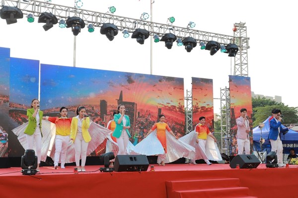 TP.HCM: Sôi nổi các hoạt động tại Ngày hội sức trẻ sinh viên - Anh 4