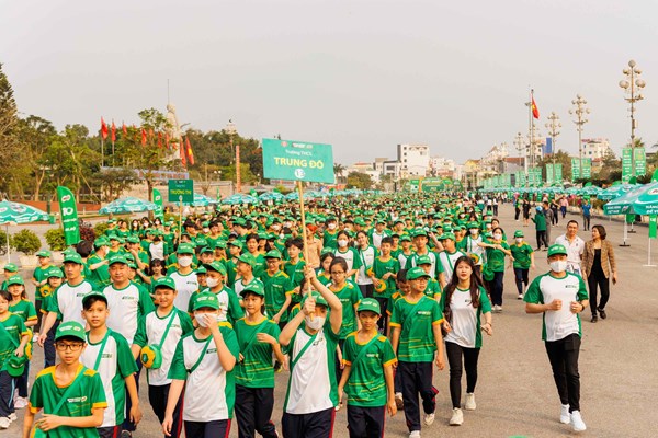 7.500 người tham gia Ngày hội đi bộ tại Nghệ An - Anh 2