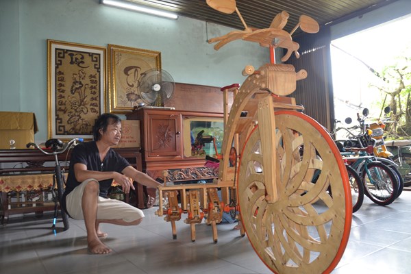 Lão nông đam mê làm mô hình tái chế - Anh 4