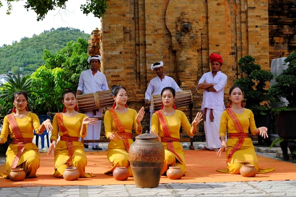Huyền thoại lịch sử - văn hóa... xứ Trầm - Anh 1