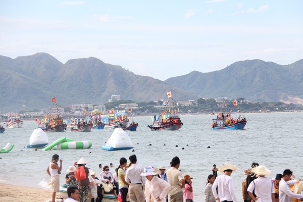 Phó Bí thư Tỉnh ủy, Chủ tịch UBND tỉnh Khánh Hòa: Quyết liệt thực hiện các chương trình KT-XH, phát huy giá trị di sản văn hóa gắn với phát triển du lịch - Anh 2