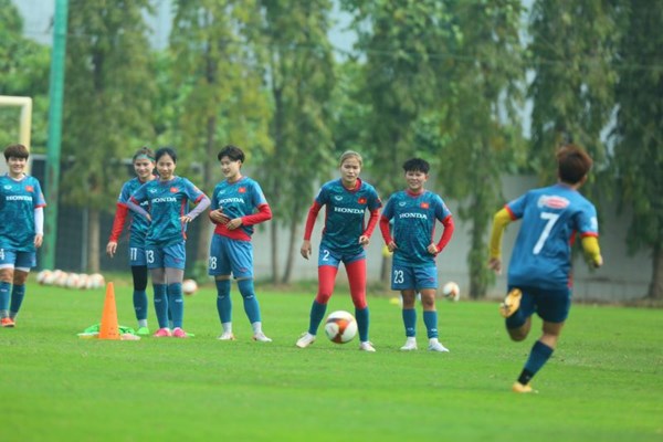 Tuyển nữ Việt Nam tích cực tập luyện chuẩn bị cho vòng loại Olympic - Anh 1