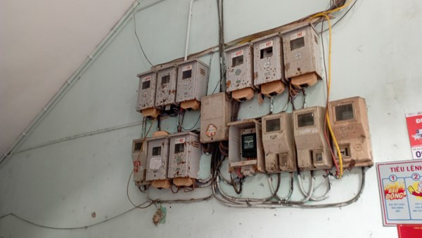 Đà Nẵng: Người dân thấp thỏm trong chung cư xuống cấp - Anh 3