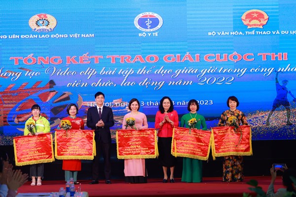 Trao giải sáng tạo video bài tập thể dục giữa giờ trong công nhân, viên chức, lao động - Anh 3