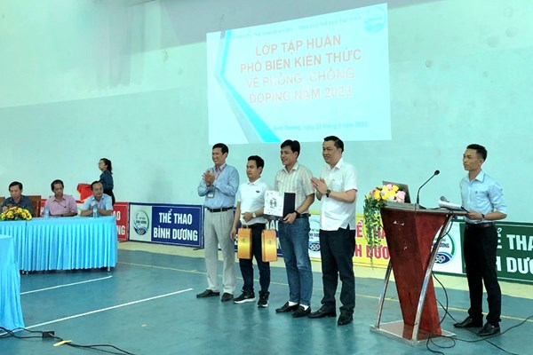 Bình Dương tổ chức lớp tập huấn phổ biến kiến thức phòng, chống doping trong thể thao - Anh 1