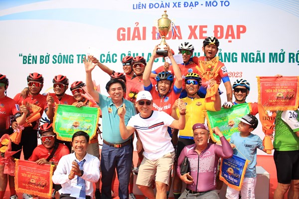 Sôi nổi Giải đua xe đạp “Bên bờ sông Trà” - Anh 4