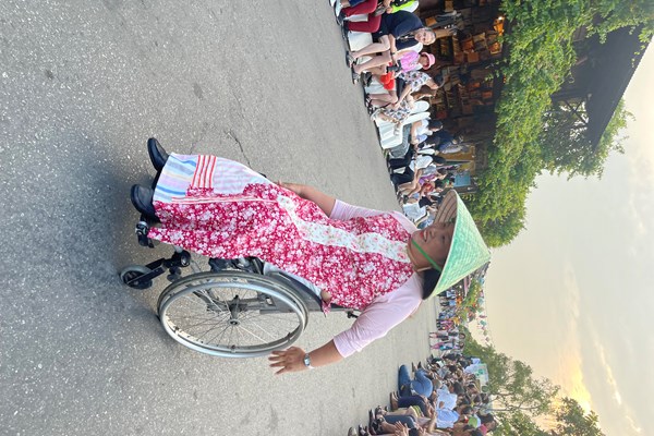Hội An: Trình diễn thời trang tái chế, hưởng ứng chiến dịch Giờ Trái Đất năm 2023 - Anh 7