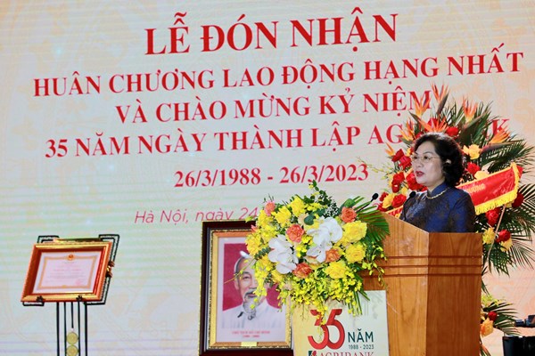 Agribank đón nhận Huân chương Lao động hạng Nhất, chào mừng kỷ niệm 35 năm ngày thành lập - Anh 2
