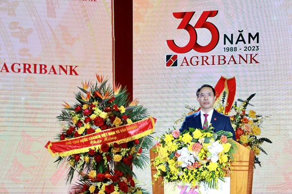 Agribank đón nhận Huân chương Lao động hạng Nhất, chào mừng kỷ niệm 35 năm ngày thành lập - Anh 3