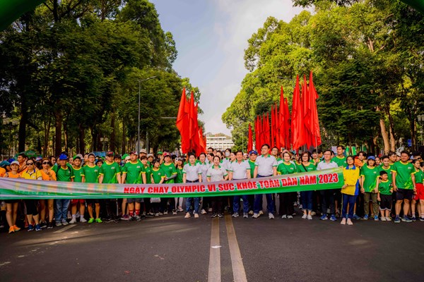 TP.HCM: Hơn 8.000 người tham dự Ngày chạy Olympic vì sức khỏe toàn dân - Anh 3